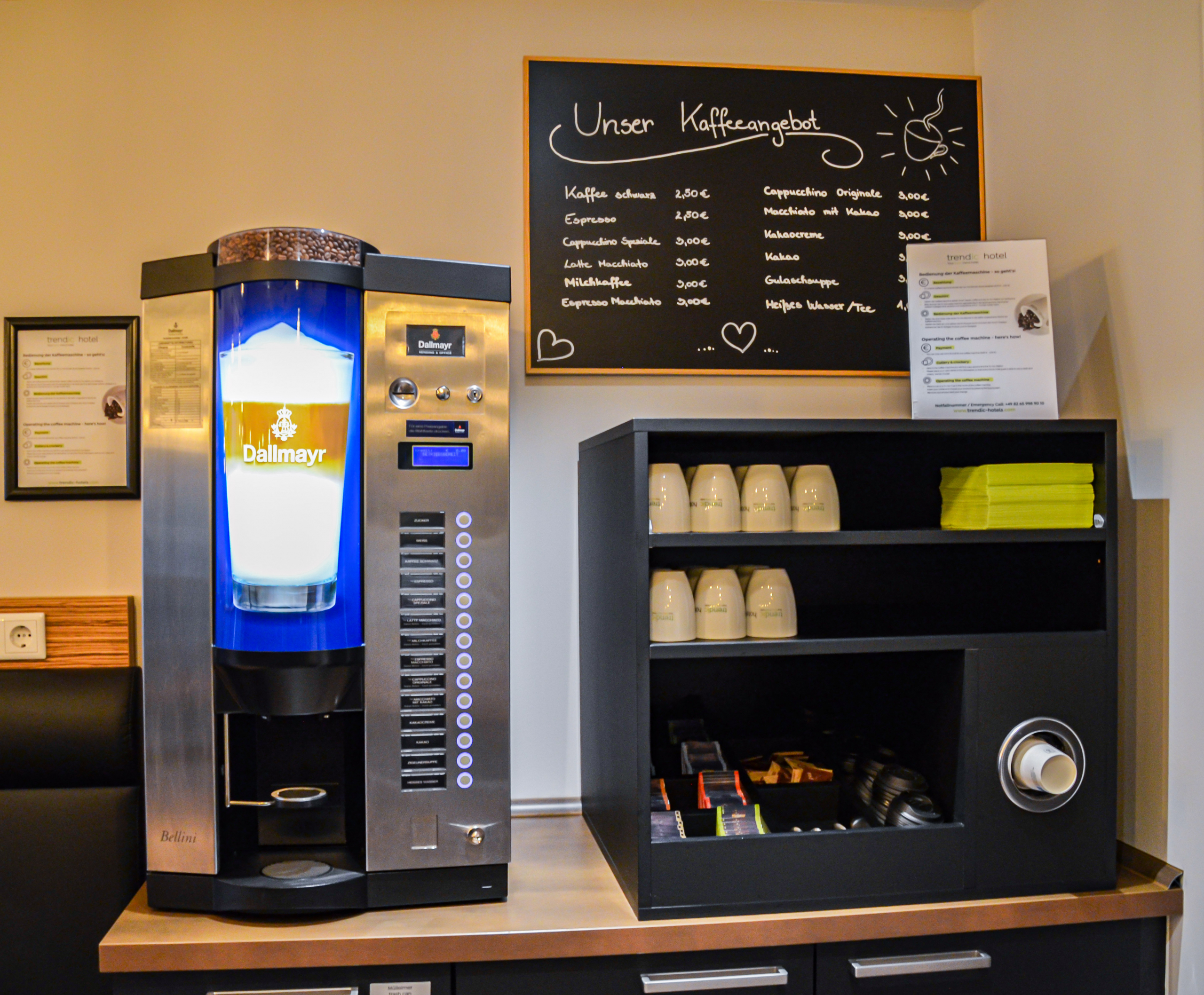 Unser Kaffeevollautomat in der trendic lounge des trendic hotels.